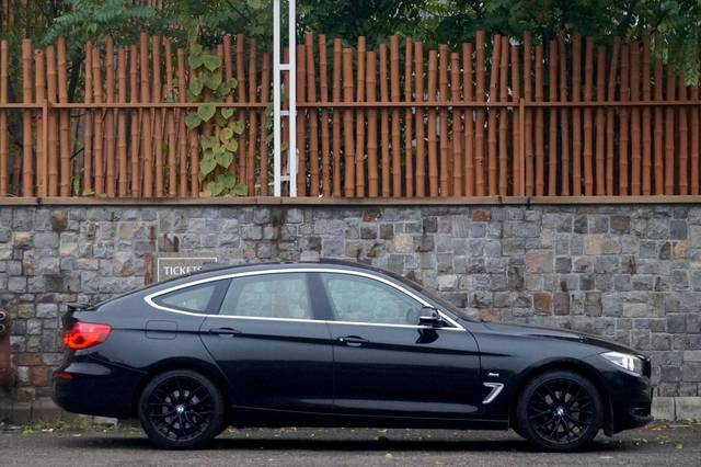 https://images10.gaadi.com/usedcar_image/4527538/original/processed_8f1b956330cb193e7e329036d32a8655.jpeg?imwidth=6401
