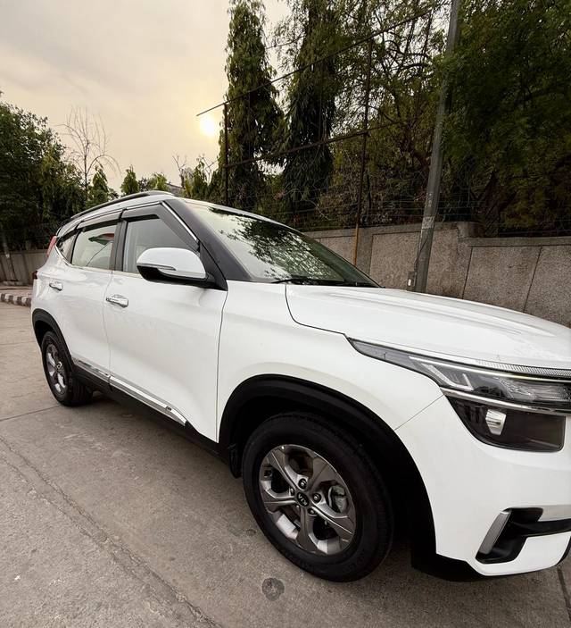 https://images10.gaadi.com/usedcar_image/4527540/original/1b54ceeb8f7319a674cdb2c3fb22d2d0.jpg?imwidth=6400