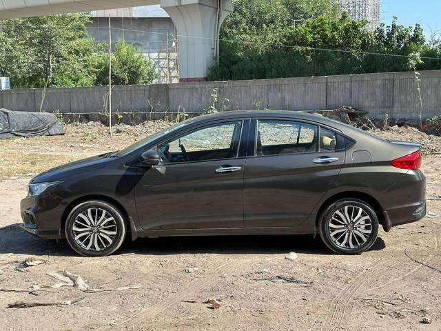 https://images10.gaadi.com/usedcar_image/4527541/original/processed_1a4ee69432e6d090f17d5373536b63e0.jpg?imwidth=6402