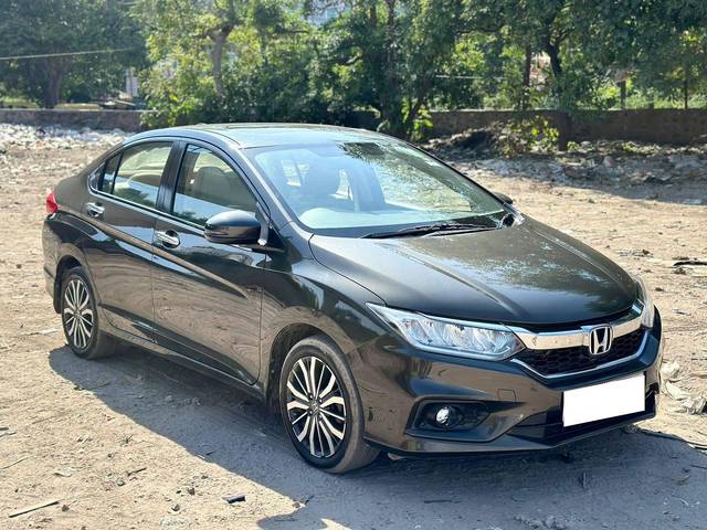 https://images10.gaadi.com/usedcar_image/4527541/original/processed_42637b463863f59703e1be5b6b4f2411.jpg?imwidth=6400