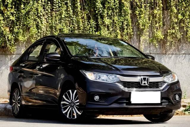https://images10.gaadi.com/usedcar_image/4527551/original/processed_0349d5a9fe20b458565580150f0b97da.jpeg?imwidth=6400