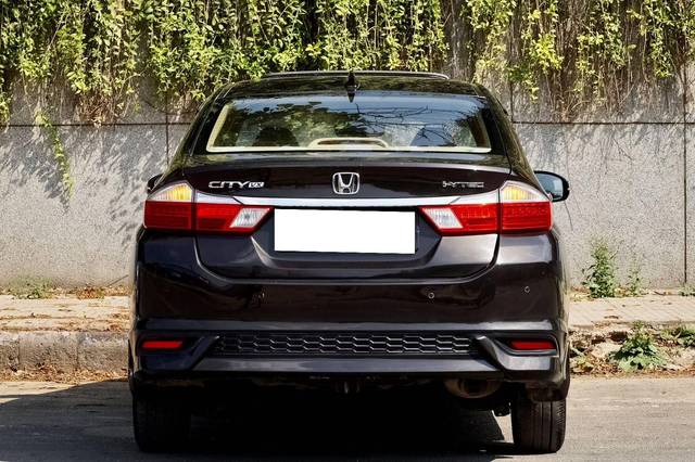 https://images10.gaadi.com/usedcar_image/4527551/original/processed_d618a279788165312030c58f12abda40.jpeg?imwidth=6402