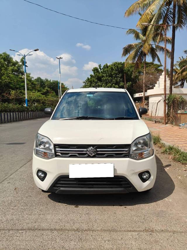 https://images10.gaadi.com/usedcar_image/4527556/original/processed_8253b7bf47dbb767c1b44bd200c1596e.jpg?imwidth=6400