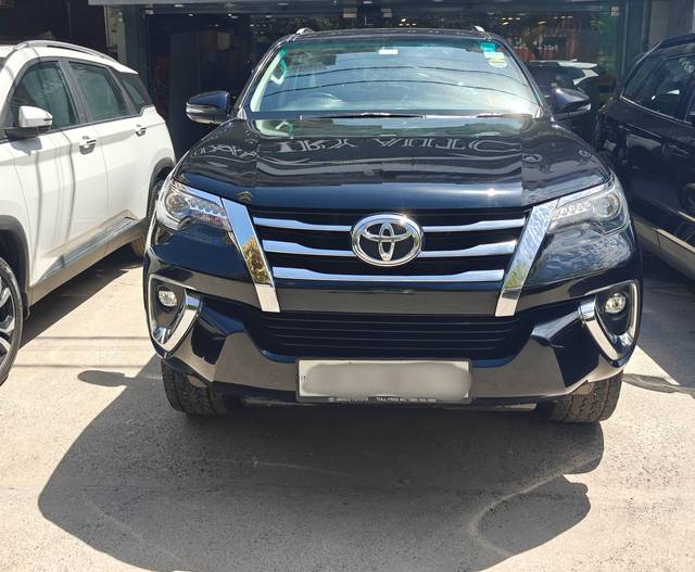 https://images10.gaadi.com/usedcar_image/4527620/original/processed_1bc2c043d5b103dd604cade40e8e148c.jpg?imwidth=6402