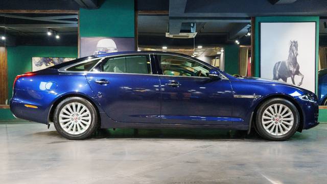https://images10.gaadi.com/usedcar_image/4527621/original/6c14c936d9de177f09616989a14019af.jpg?imwidth=6401