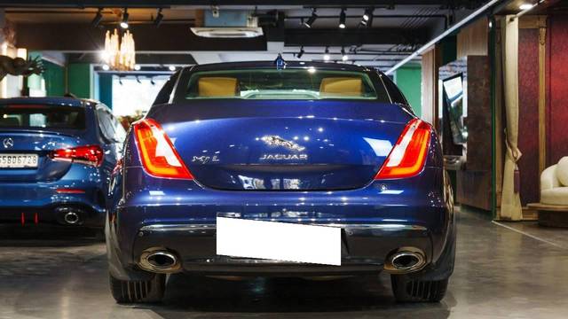 https://images10.gaadi.com/usedcar_image/4527621/original/processed_6cd278e21d330289936a77354f72e274.jpg?imwidth=6402