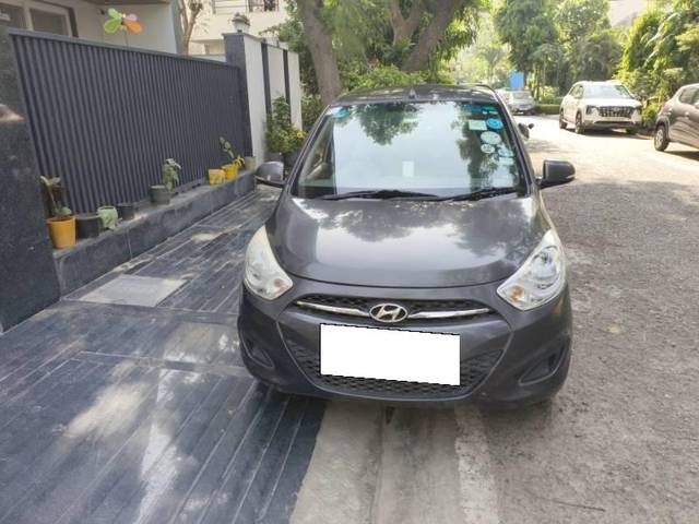 https://images10.gaadi.com/usedcar_image/4527631/original/processed_f68286bb-bf71-4327-851e-ab5239b836e0.jpg?imwidth=6400