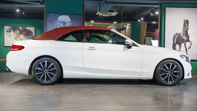 https://images10.gaadi.com/usedcar_image/4527640/original/f5337cd839e26dc9d7cf6a0ea1f6a9ea.jpg?imwidth=6401
