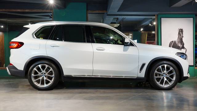 https://images10.gaadi.com/usedcar_image/4527643/original/89471b196e57ebddc98b46975196d945.jpg?imwidth=6401