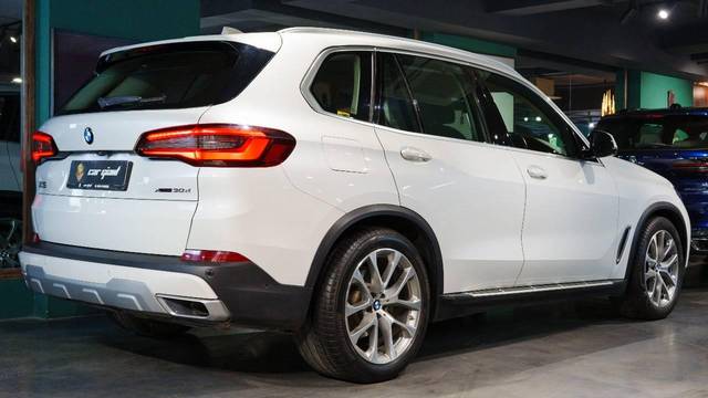 https://images10.gaadi.com/usedcar_image/4527643/original/processed_cce46b85a7f67725df64561cb8b51e9b.jpg?imwidth=6402