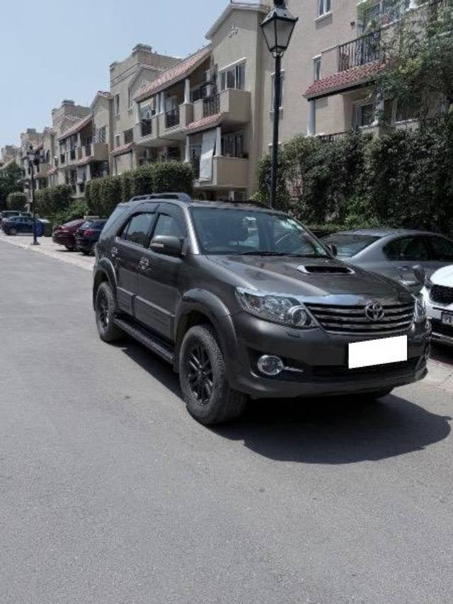 https://images10.gaadi.com/usedcar_image/4527644/original/processed_2152eb22-c4c2-45ef-b08c-5d1b246622bd.jpeg?imwidth=6400