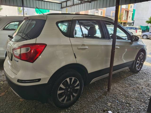 https://images10.gaadi.com/usedcar_image/4527646/original/processed_2ec633968bcc922079efd52406d6ece7.jpg?imwidth=6401