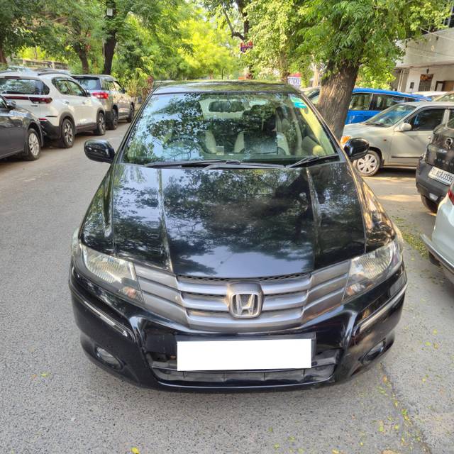 https://images10.gaadi.com/usedcar_image/4527653/original/processed_8f9651b5d670079c254f6ef8336c47c5.jpg?imwidth=6400