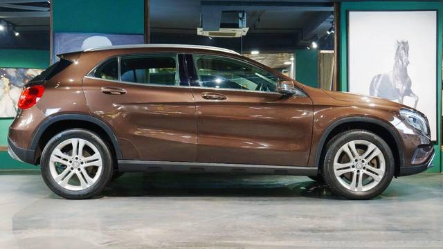 https://images10.gaadi.com/usedcar_image/4527656/original/processed_e1c638772e257fd3cca135316bca20c3.jpg?imwidth=6401