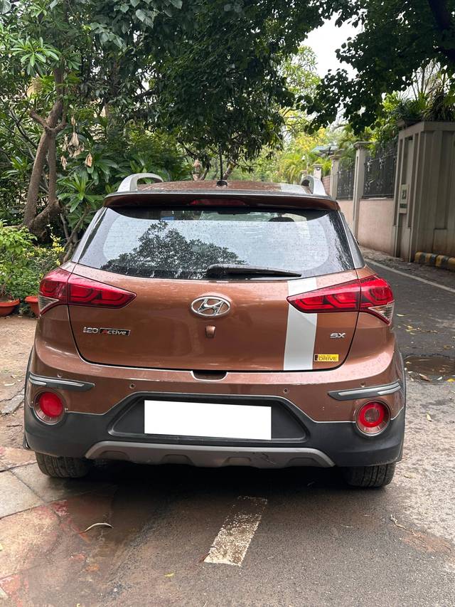 https://images10.gaadi.com/usedcar_image/4527662/original/processed_b5948b98387b0c14baa514f86ad63e20.jpg?imwidth=6401