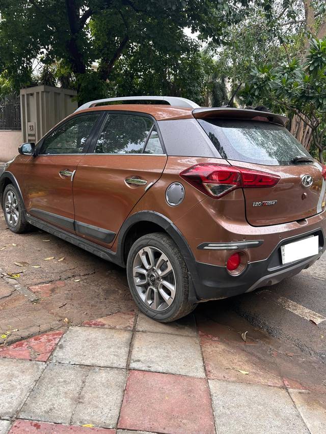 https://images10.gaadi.com/usedcar_image/4527662/original/processed_bdb42d6e2f9300d3338c965d5ef4e8b1.jpg?imwidth=6402