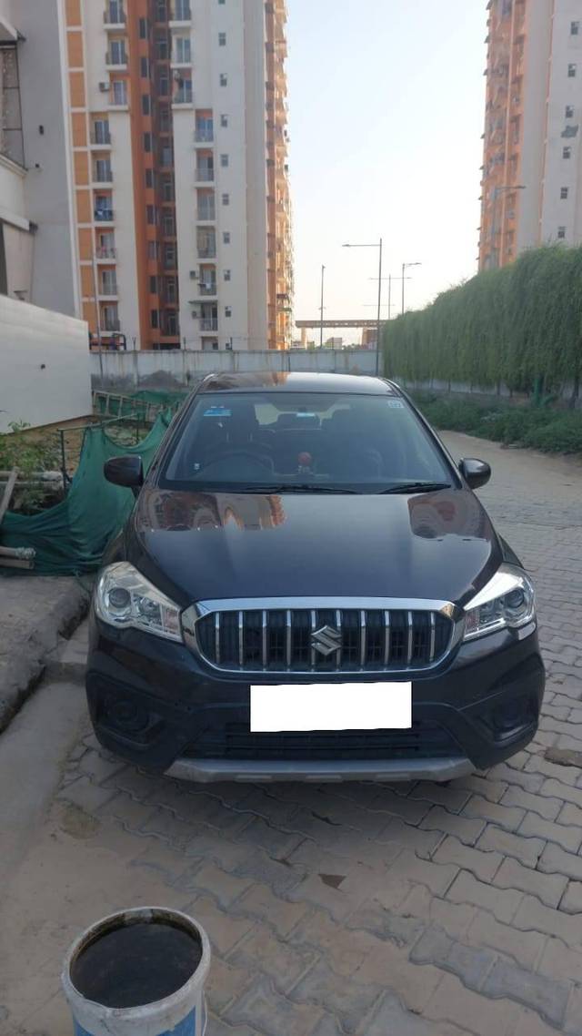 https://images10.gaadi.com/usedcar_image/4527684/original/processed_58baf123-1e11-4a1c-8879-a1559b120a67.jpg?imwidth=6401