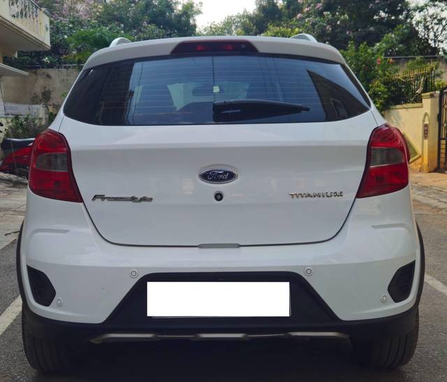 https://images10.gaadi.com/usedcar_image/4527716/original/processed_075572d8d0ef3ac131d4b8bcee6052ce.jpg?imwidth=6402