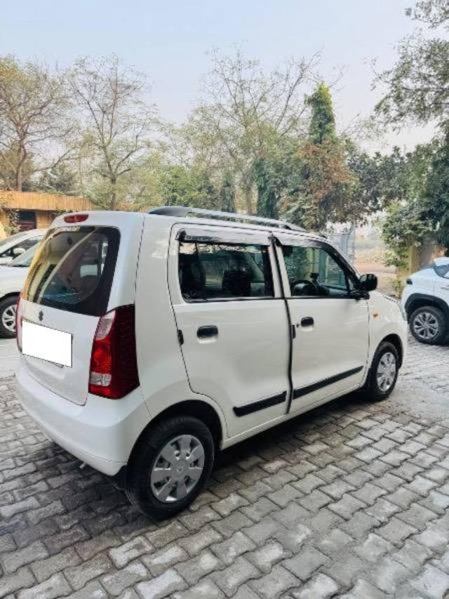 https://images10.gaadi.com/usedcar_image/4527718/original/processed_94aad9a1-170b-4286-8775-5da1fed0f99e.jpeg?imwidth=6401