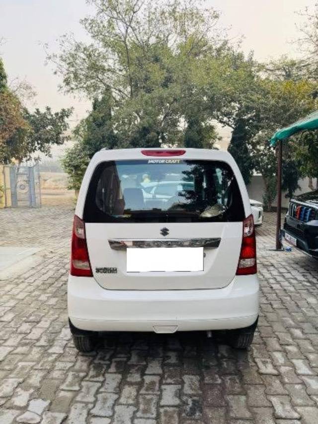 https://images10.gaadi.com/usedcar_image/4527718/original/processed_9a65da5a-05e5-4fdb-a47e-ed3163ed8e94.jpeg?imwidth=6402