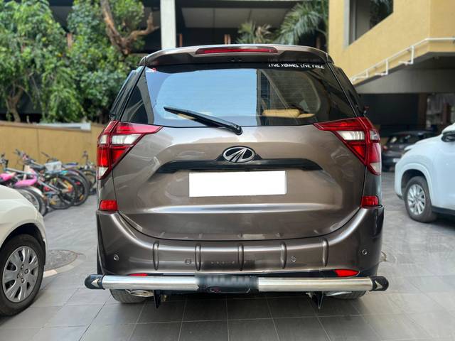 https://images10.gaadi.com/usedcar_image/4527731/original/processed_480427433b4e5ce95c9b73e73a8daa8a.jpg?imwidth=6402