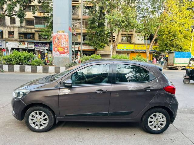 https://images10.gaadi.com/usedcar_image/4527737/original/processed_238dfcd6561d5a46f11841b54cd01bf0.jpg?imwidth=6402
