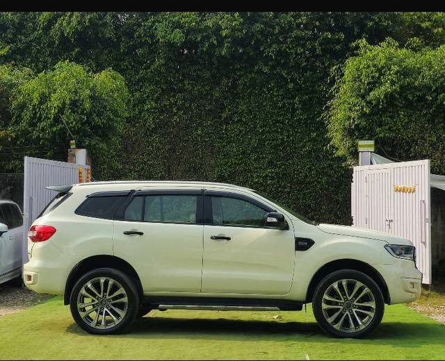 https://images10.gaadi.com/usedcar_image/4527738/original/1aac320c9d2127d2ac3f394007ffc88f.jpg?imwidth=6401