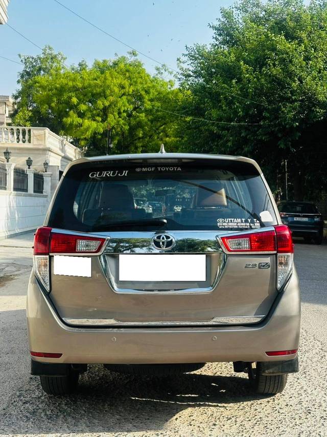 https://images10.gaadi.com/usedcar_image/4527739/original/processed_fe79fc052cad7275c5cf853e5a4cc7d9.jpg?imwidth=6402