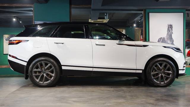 https://images10.gaadi.com/usedcar_image/4527756/original/187bd8998563ac2cf6c766a5dd64ca7b.jpg?imwidth=6401