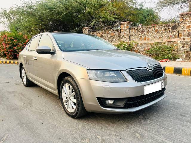 https://images10.gaadi.com/usedcar_image/4527762/original/processed_b37677aa504c6b6a5f0ae11233de468f.jpg?imwidth=6400