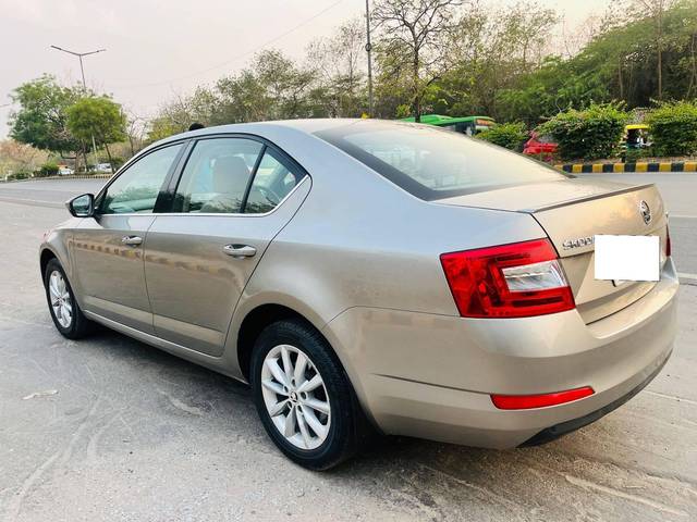 https://images10.gaadi.com/usedcar_image/4527762/original/processed_e0247d7adcf4cc7206b774843a782771.jpg?imwidth=6402