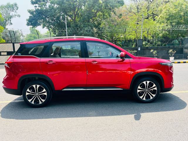 https://images10.gaadi.com/usedcar_image/4527765/original/0d451995fc2eb4cc0c9abd3532f13af1.jpg?imwidth=6401