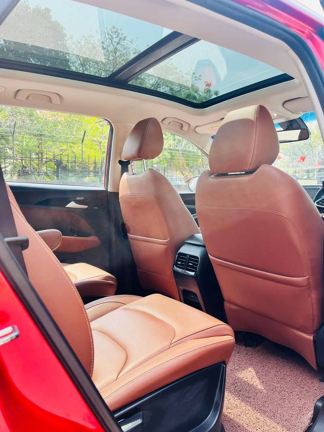 https://images10.gaadi.com/usedcar_image/4527765/original/ceacfee6c7082f75be5fb8be46d7120e.jpg?imwidth=6402