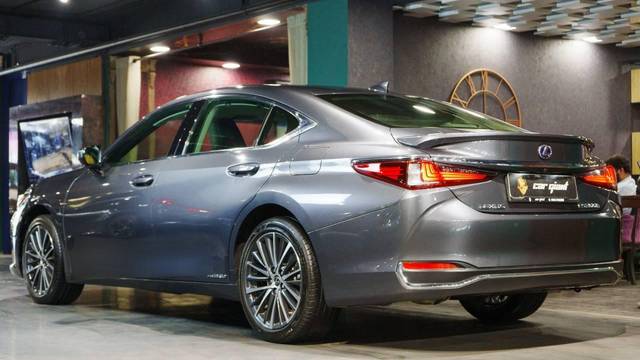 https://images10.gaadi.com/usedcar_image/4527767/original/processed_1d21f54754a7df016d65bcf143d64601.jpg?imwidth=6401