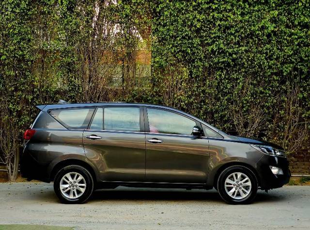 https://images10.gaadi.com/usedcar_image/4527771/original/2cf53ad1bd60f9a45c849c024a689418.jpg?imwidth=6401