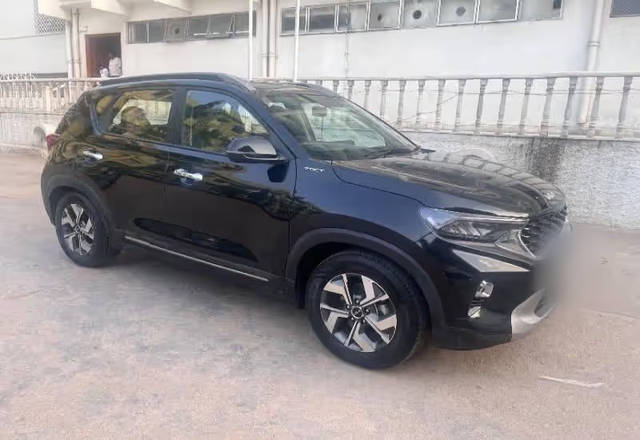 https://images10.gaadi.com/usedcar_image/4527797/original/9e1cb4f7-ea8c-4855-abf2-092519726ee9.?imwidth=6400