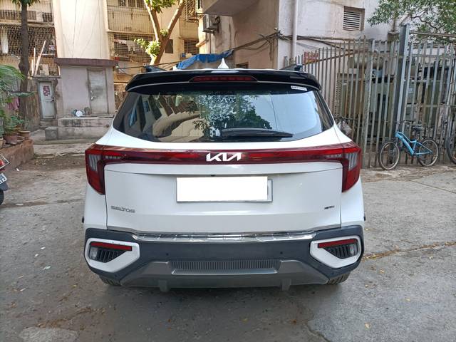 https://images10.gaadi.com/usedcar_image/4527811/original/processed_7284369ece0a2bc1f8958d148494a5d8.jpg?imwidth=6402