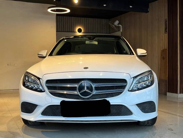 https://images10.gaadi.com/usedcar_image/4527819/original/2435d493eea2a7c3b274746806c5eb90.jpg?imwidth=6401