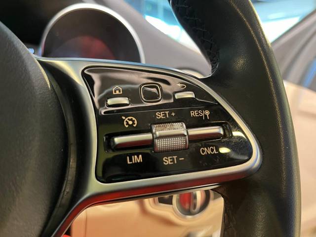 https://images10.gaadi.com/usedcar_image/4527819/original/52875653a61ea78f85a8aea7f6414e17.jpg?imwidth=6402