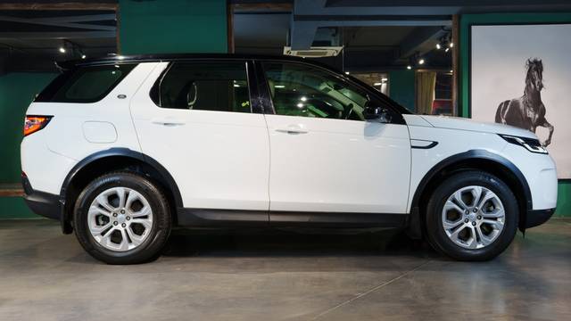https://images10.gaadi.com/usedcar_image/4527822/original/8062135a39c765fc6187ec392b1e77b5.jpg?imwidth=6401