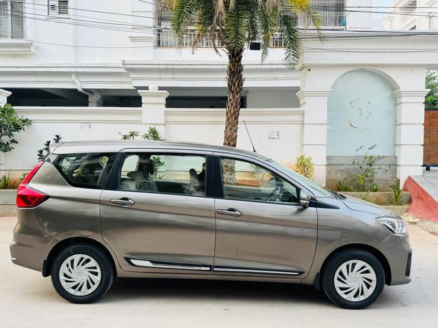 https://images10.gaadi.com/usedcar_image/4527827/original/39fc49fcbdb77b71904bd71b2b37b268.jpg?imwidth=6401