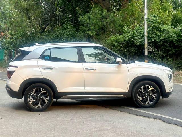 https://images10.gaadi.com/usedcar_image/4527837/original/processed_b7deaada7cf5b58b285094f01e313f24.jpg?imwidth=6401