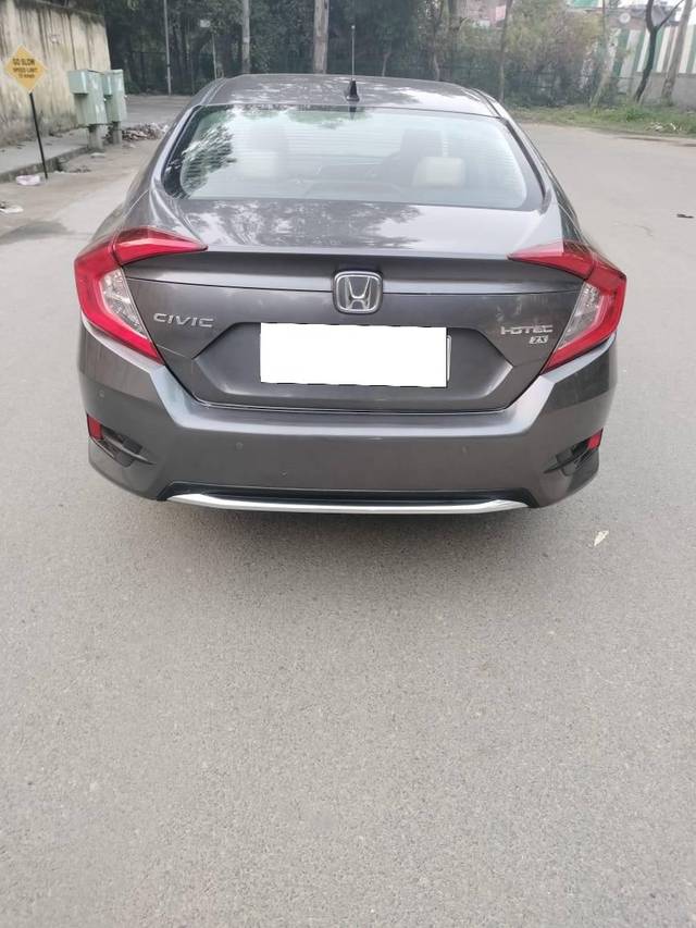 https://images10.gaadi.com/usedcar_image/4527844/original/processed_3e7c8ed7affdba3ada22c1c631184e40.jpg?imwidth=6402