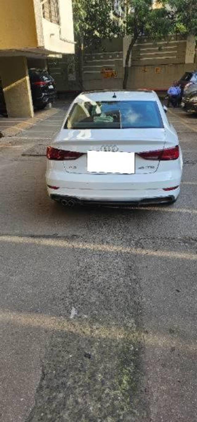 https://images10.gaadi.com/usedcar_image/4527864/original/processed_b5099547-1a08-418c-8108-bf05e58638b9.jpg?imwidth=6400