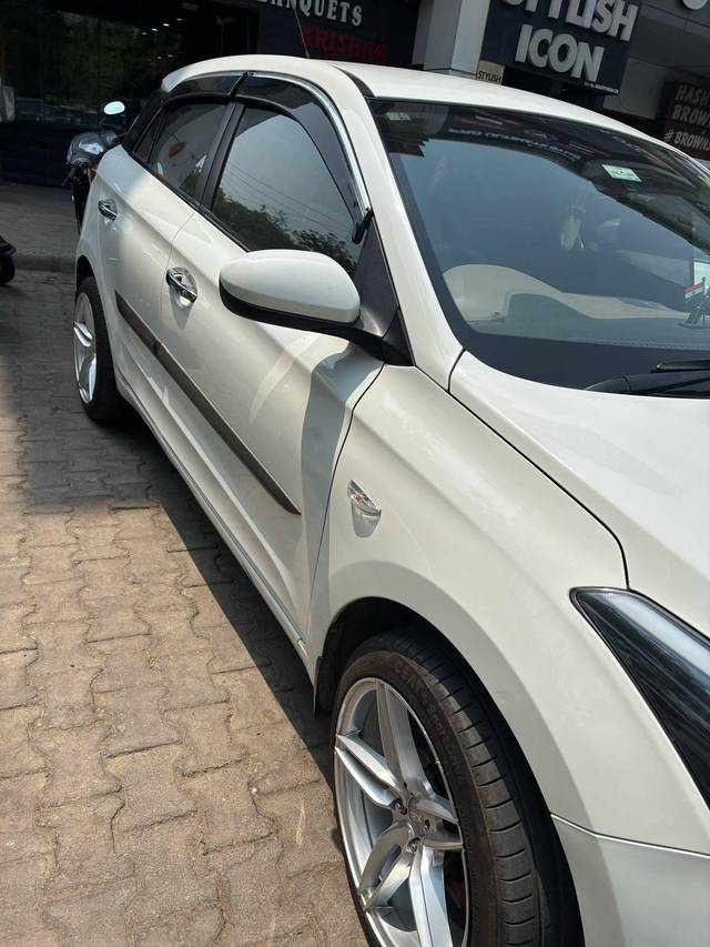 https://images10.gaadi.com/usedcar_image/4527886/original/processed_c71b1afb-0c55-4545-9dbe-78aa05eec214.jpg?imwidth=6401