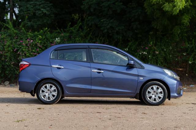 https://images10.gaadi.com/usedcar_image/4527905/original/73c3cca3bb4c154ca427251783a8a2d3.jpg?imwidth=6401