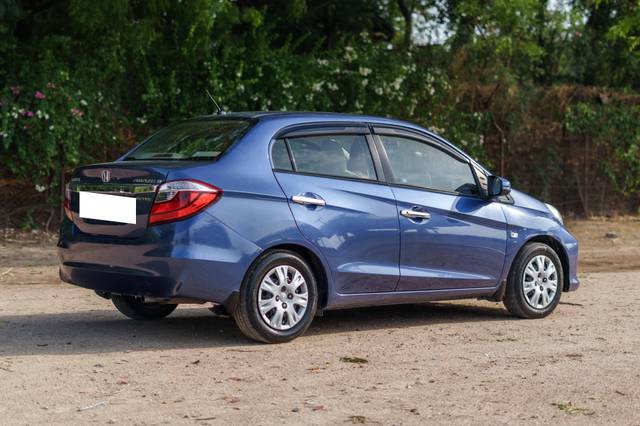 https://images10.gaadi.com/usedcar_image/4527905/original/processed_cd47b0100bb8e10196283290c3792bf5.jpg?imwidth=6402