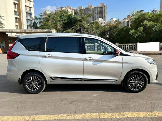 https://images10.gaadi.com/usedcar_image/4527906/original/processed_18cbf9ce018ce2083d5be641c34ec1a5.jpg?imwidth=6401