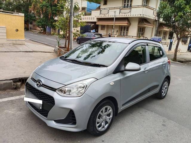 https://images10.gaadi.com/usedcar_image/4527909/original/processed_a59ef1fa2b569fcf4e01eca00b0a6781.jpg?imwidth=6400