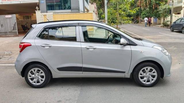 https://images10.gaadi.com/usedcar_image/4527909/original/processed_f6ccbf0e541b488594953af09b8f25af.jpg?imwidth=6401